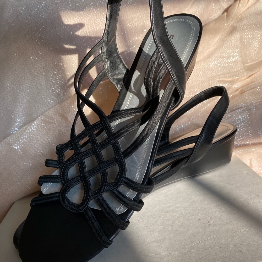 Rogue Comfort Stretch Sandals